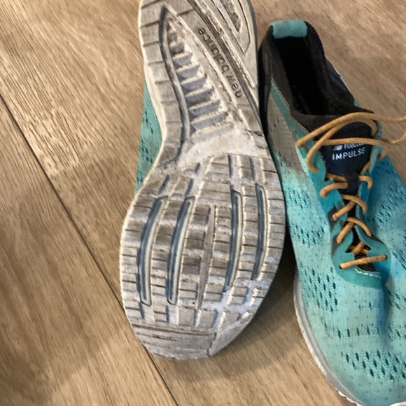 Running shoes - Picture 3 of 3